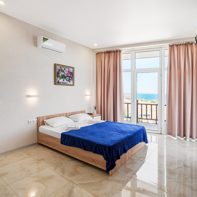 Двухкомнатный номер с кухней в Алуште 